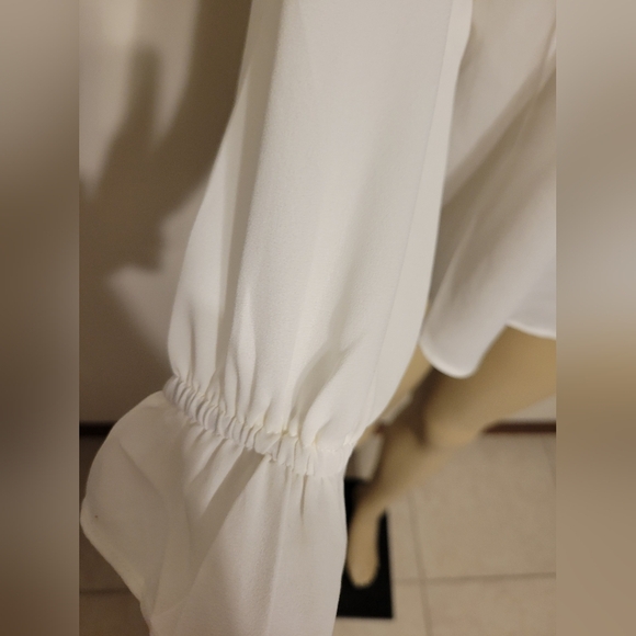 Tahari White Button-Up Blouse Timeless Demure Business Career NEW Petite Small - Picture 3 of 6